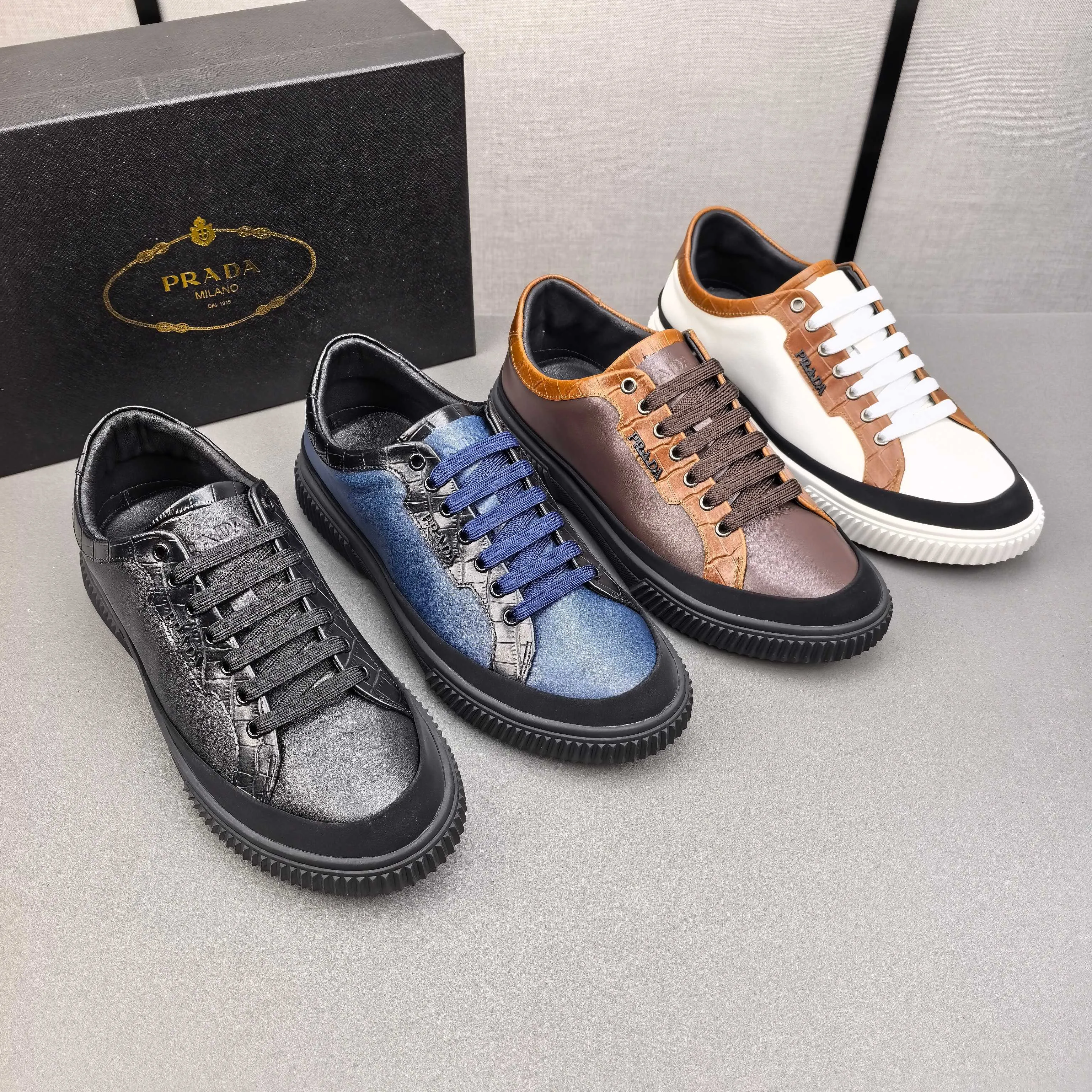 PP420❣️❣️❣️Prada set off the audience! Prada, an international brand that is constantly innovating, this men's casual shoe, the original version, made of cowhide leather at a ratio of one to one at the store, with leather feet and rubber non-slip outsole, breathable and comfortable, quality speaks for itself👄38-44